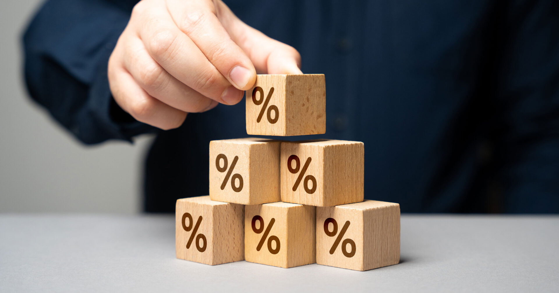 The Bangko Sentral is expected to keep interest rates high amid an increase in prices and a delay in the United States’ rate cut.